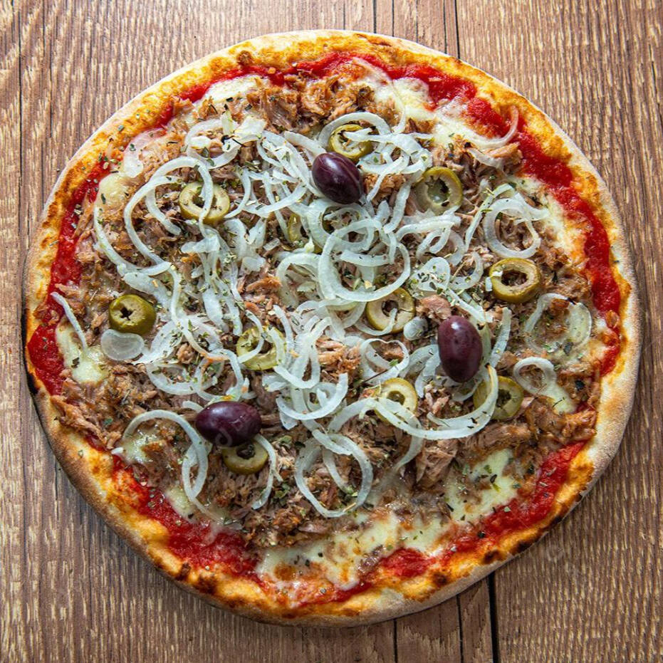 Atum temperado coberto de cebola