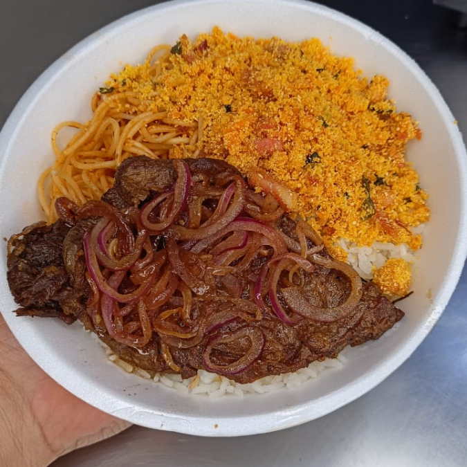 ✨ Acompanhamentos ✨ 🍚 Arroz soltinho 🫘 Feijão vermelho fresquinho 🥓 Farofa crocante 🍝 Macarrão ao molho vermelho temperado 🥗 Saladas 🥗 Enviadas separadamente 🥬 Salada de alface com tomate