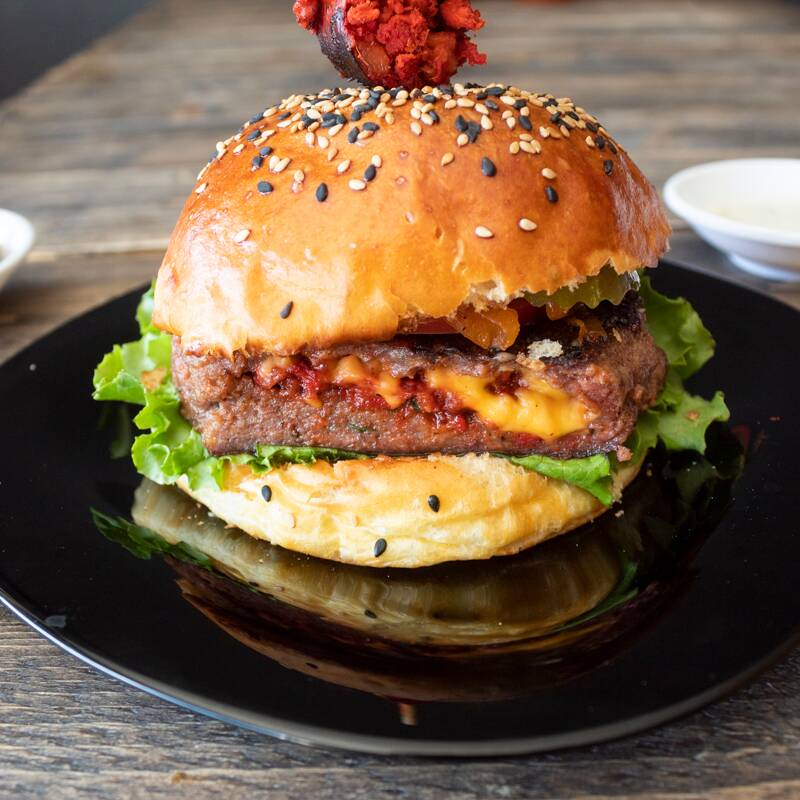 Hamburguesa de Carne Rellena de Choriqueso