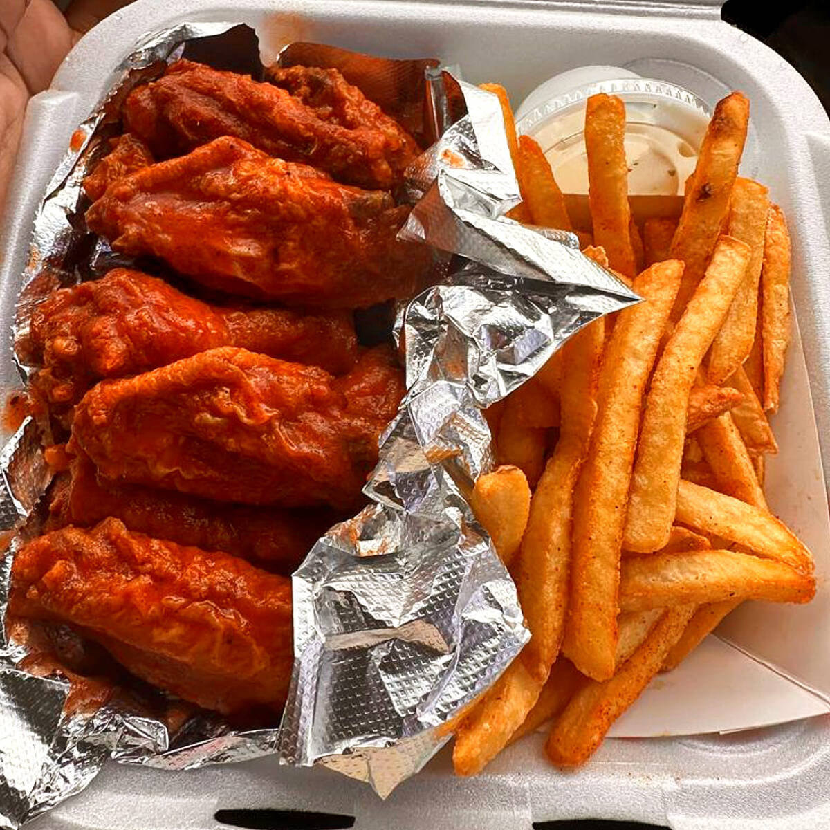 6 Alitas (1Pza C/u) + Papas Francesa.