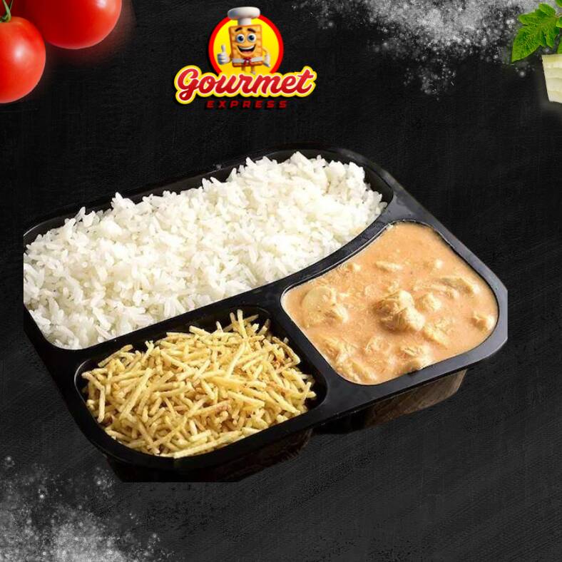 Clássico, cremoso e muito saboroso! Strogonoff preparado com cubinhos de frango macios, refogados e cozidos em um molho especial à base de creme de leite, ketchup, mostarda e temperos selecionados. Acompanha arroz fresquinho e batata palha crocante, formando uma refeição completa, farta e deliciosa. Porção aproximada de 600g, ideal para matar a fome com muito sabor!