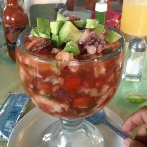 Cóctel de camarón y pulpo · Mediano
