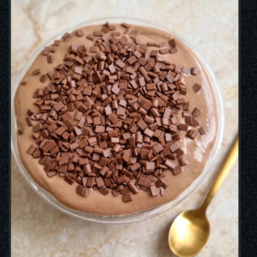 Brigadeiro branco, preto, amendoim, pedaços de ouro branco e ganache nobre