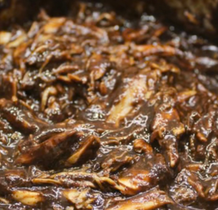 Guisado de 1/2 Kg de Pollo en Mole