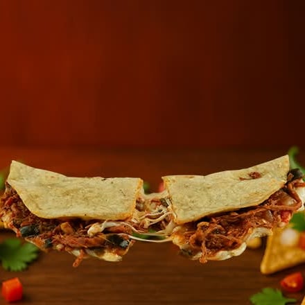 Quesadilla Grande con Guisado