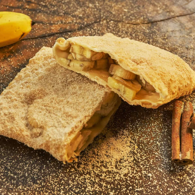 Pastel quentinho e crocante, com banana, leite condensado e um toque de canela, formando uma combinação doce, suave e deliciosa!