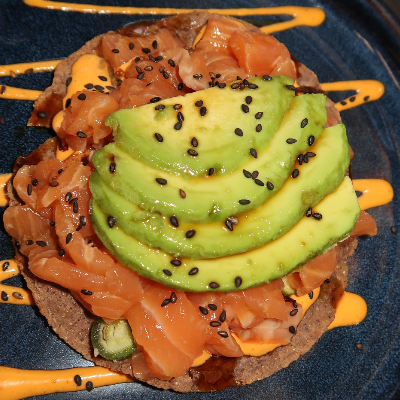 Tostada de Salmon