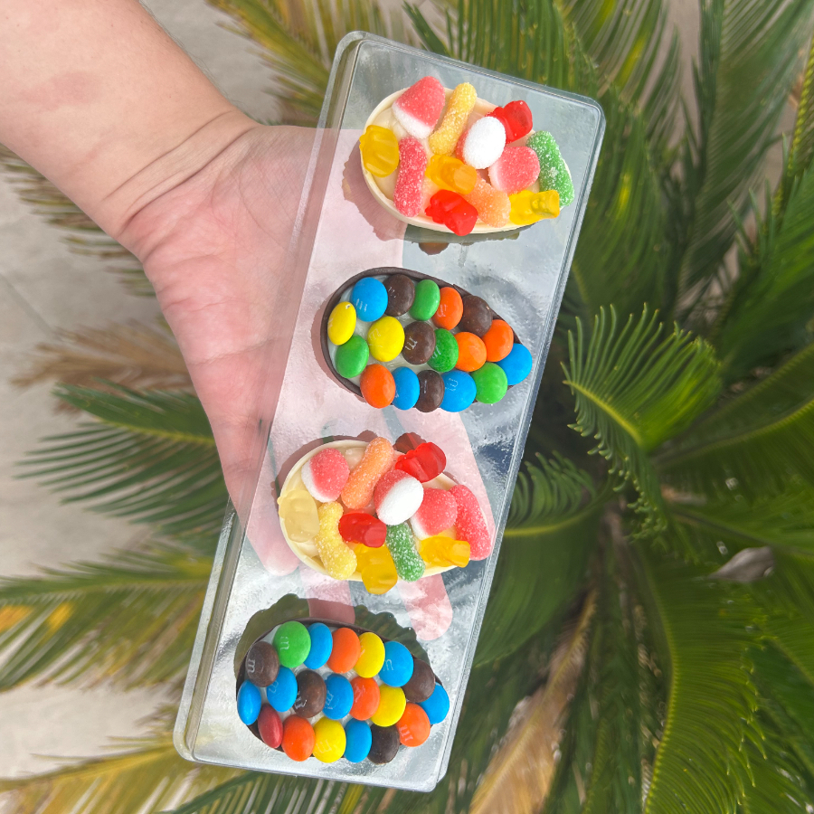 Quatro mini ovinhos de 50 gramas cada. Sabor dos ovinhos à sua escolha.