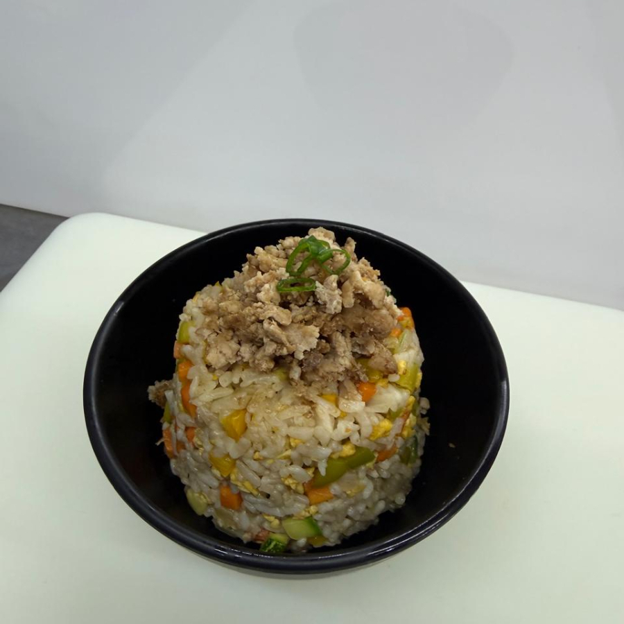Yakimeshi con Carne