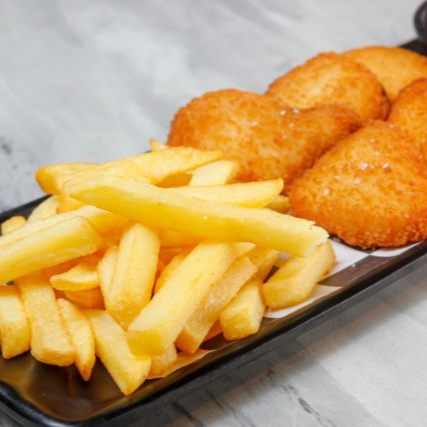Menú Infantil Nuggets de Pollo + Papas