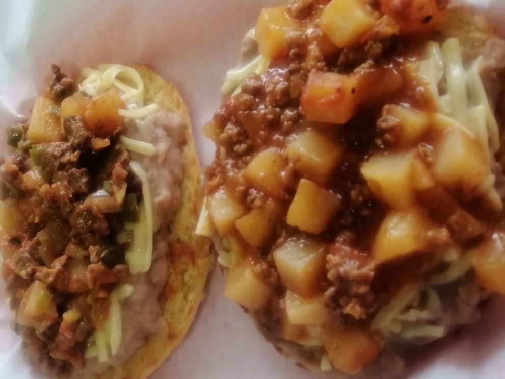 Molletes con guisado