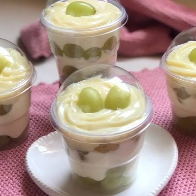 Creme de ninho e uvas verdes