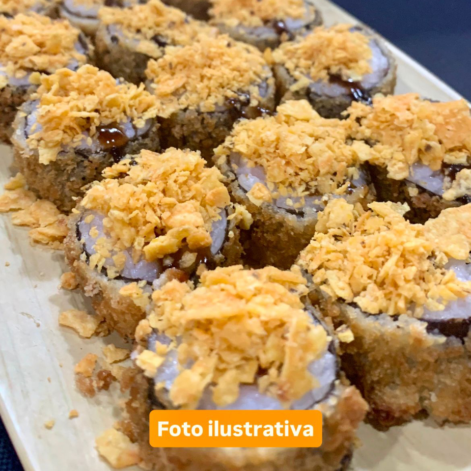 Hot Philadélfia com Cream Cheese e Doritos em cima.