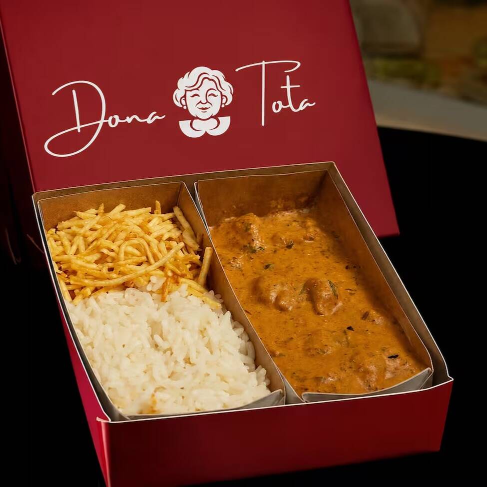 Arroz soltinho, Strogonoff de Carne delicioso e batata frita crocante.