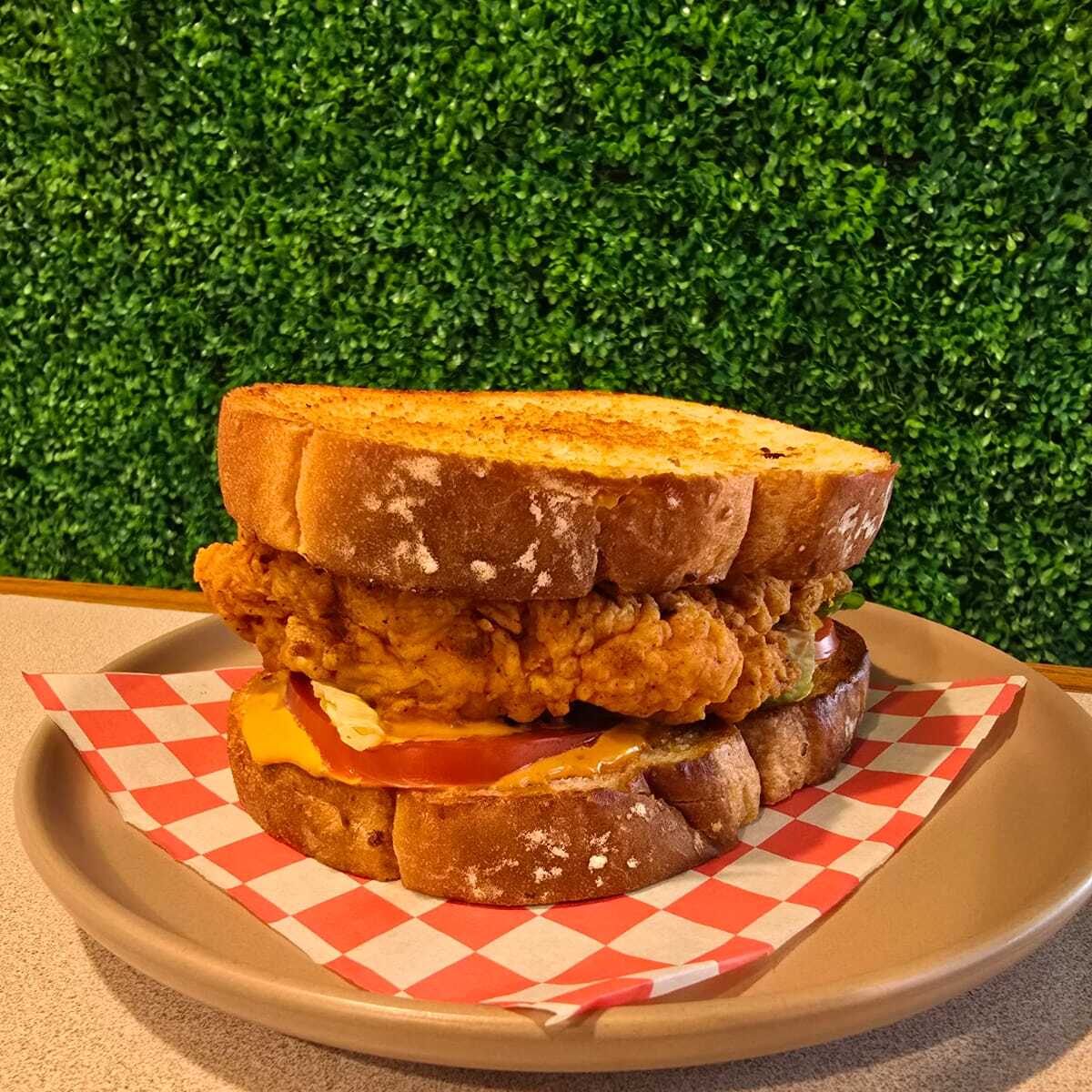 Sandwich de Pollo Empanizado