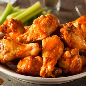 8 Piezas de Alitas con papas