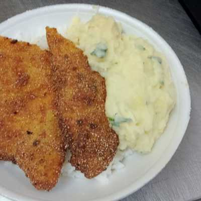 ACOMPANHA ARROZ, FEIJÃO, E SALADA