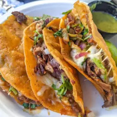 Promo 3 Quesabirrias + Quesadilla Grande