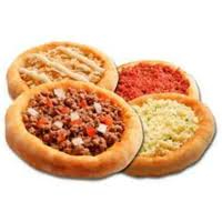 Pão de brioche, maionese defumada, burguer 56g e queijo prato. Grátis 1 refrigerante de 200ml.