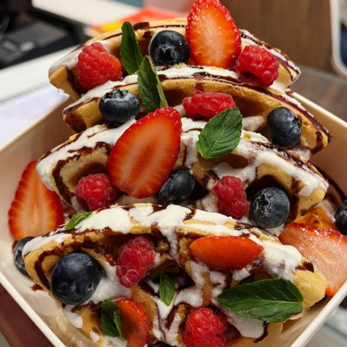Bowl de Frutas con Waffles