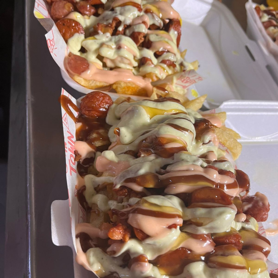 Salchipapas con Chorizo