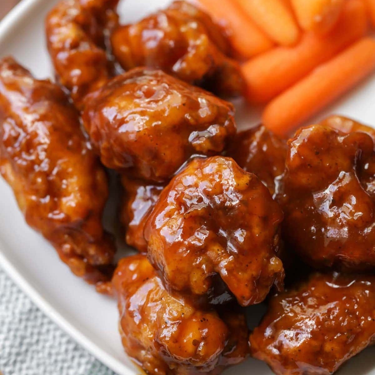 Boneles salsa BBQ(INCLUYE PAPAS)