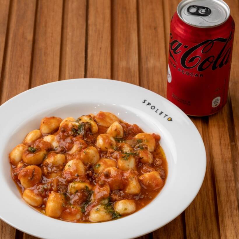 200g gnocchi de batata + 2 conchas de molho + uma bebida!