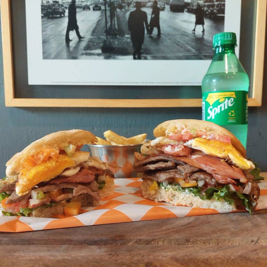 Combo Chivito Lobo Guayo