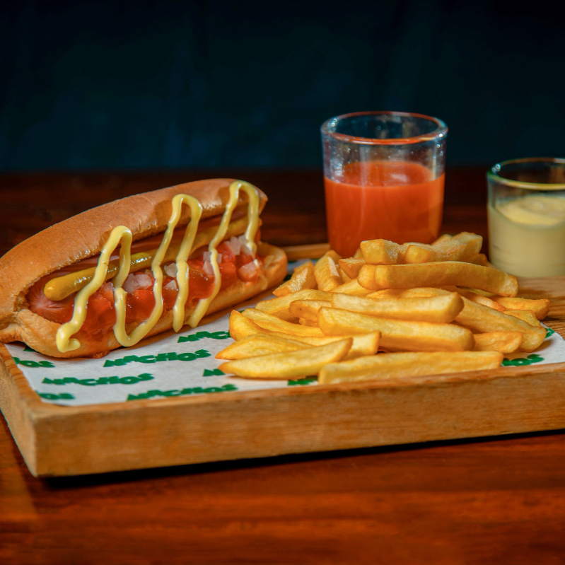 Paquete Hot-Dog con Papas a la Francesa y Refresco