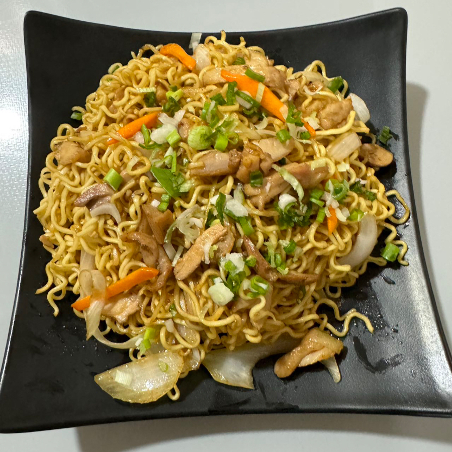 Ramen Frito con Cerdo