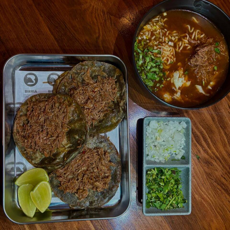 Ramen con Birria + 3 Tacos de Birria