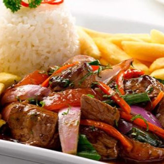 Caldo de Gallina + Lomo Saltado