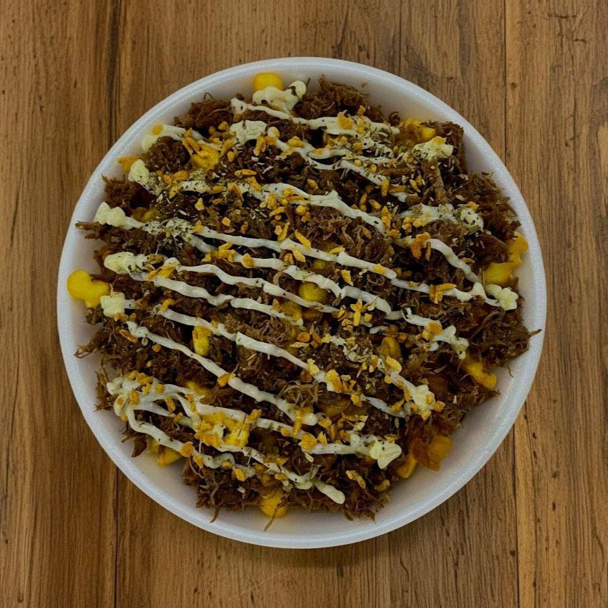 Batata frita, oregano, alho torado, cheddar e requeijao