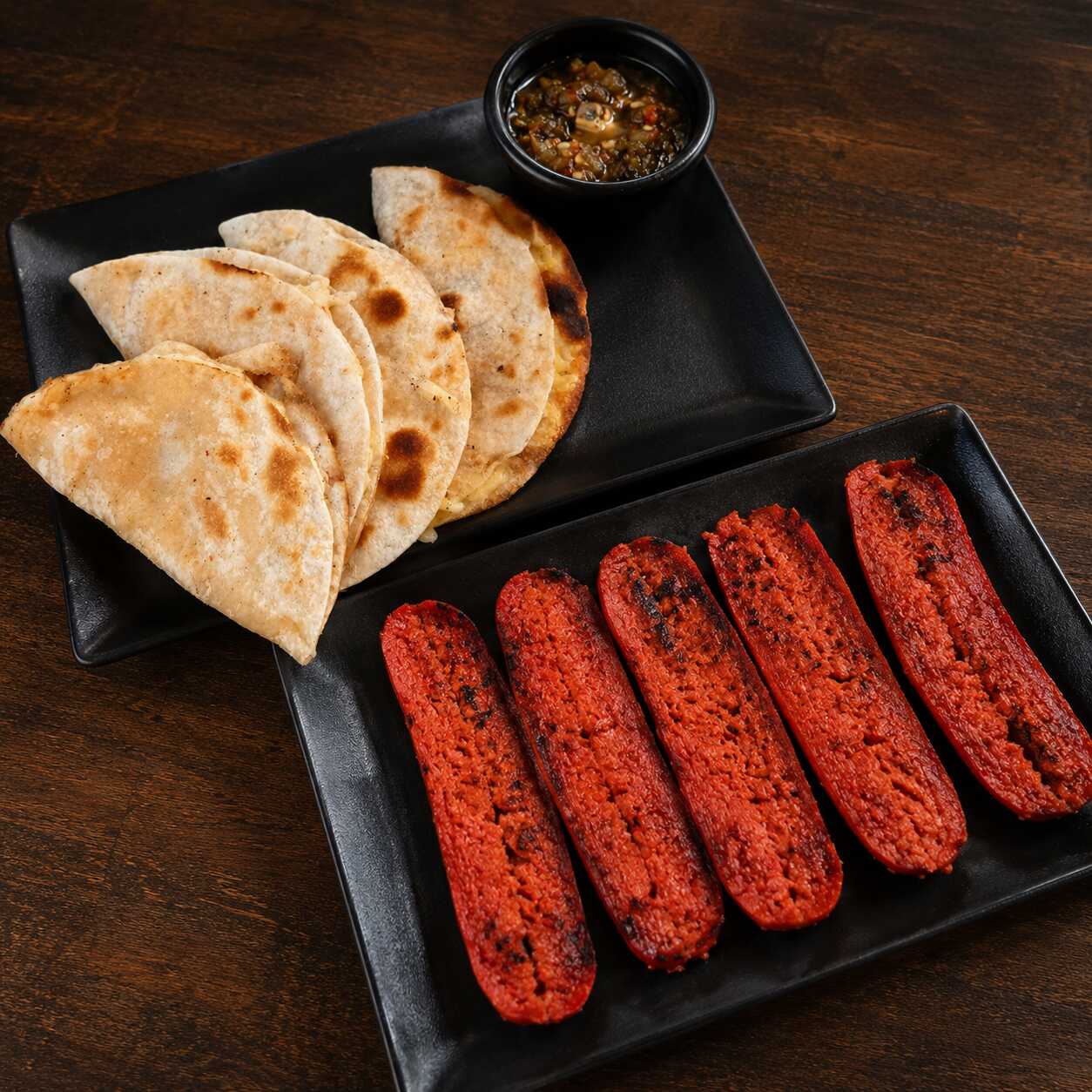 Pa’ que Llenes: Quesadillas + Salchichas