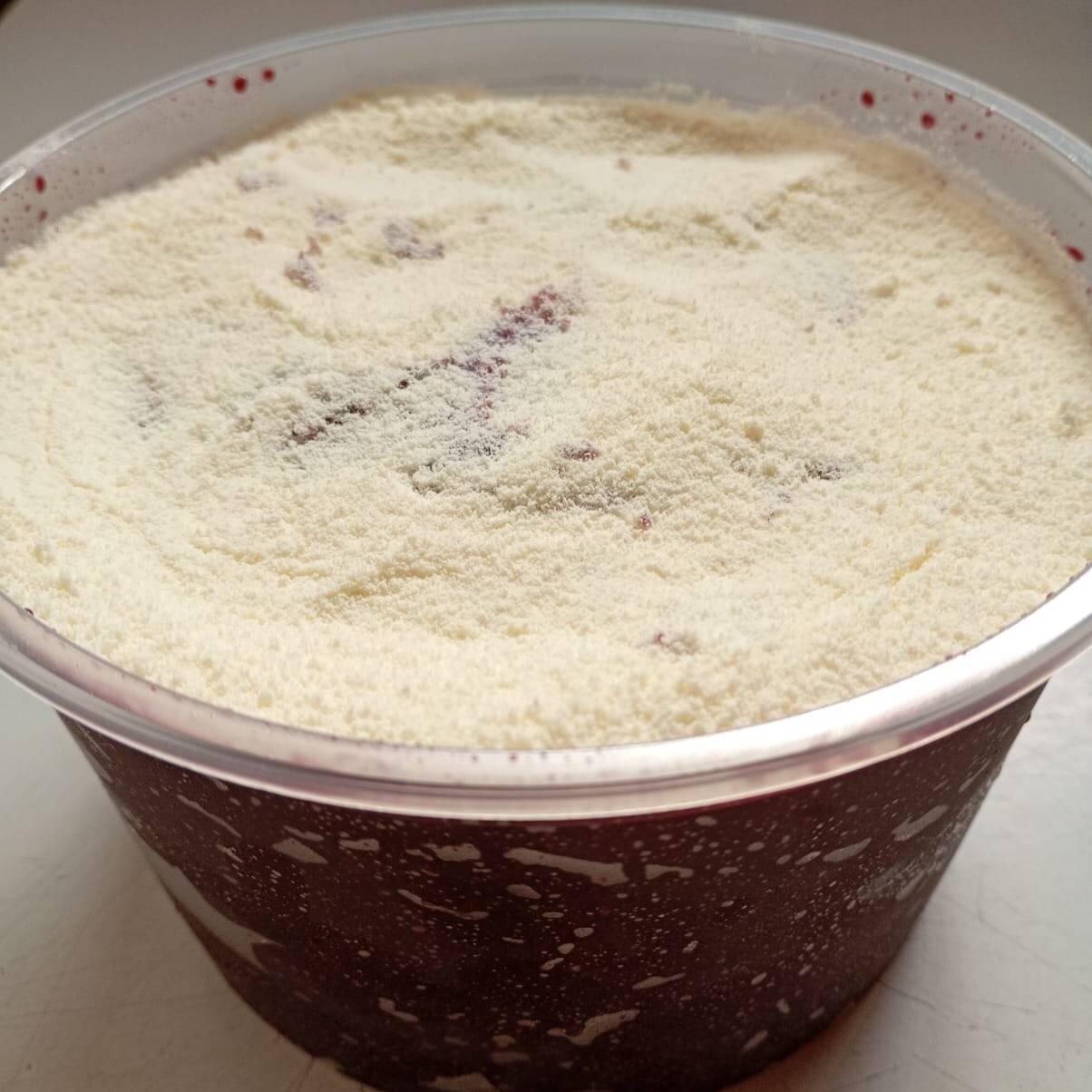 Delicioso açaí no pote de 500ml que já vem acompanhado de leite em pó