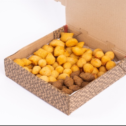 100 mini salgadinhos mistos, sendo 40 mini coxinhas, 20 mini kibes, 20 mini bolinhas de pizza e 20 mini risolis
