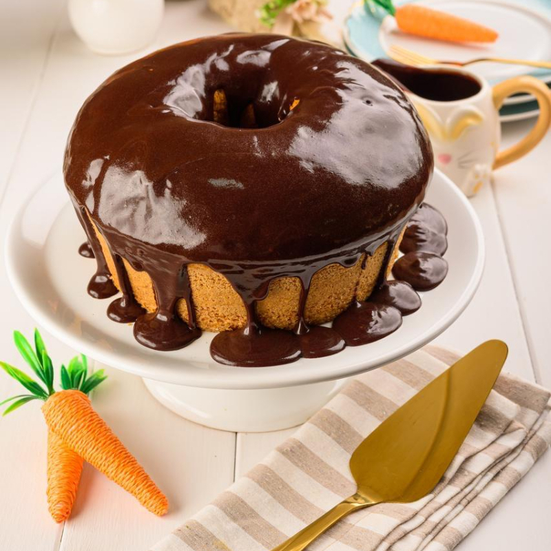 Bolo caseiro com uma maravilhosa cobertura de chocolate Cacau 33% .
bolo vai com granulado por cima, caso não deseje o granulado favor deixar uma observação
Bolo de 22cm