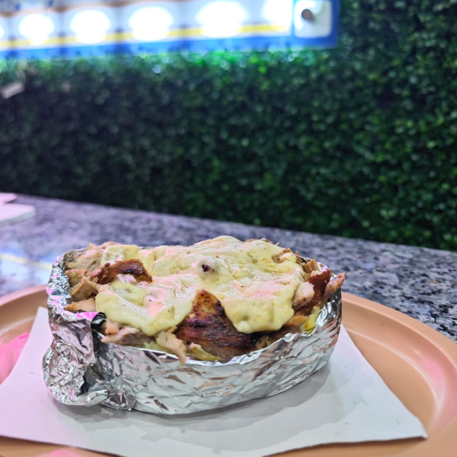 Papa rellena con Carne y Queso