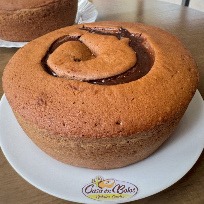 SERVE EM MEDIA 8 A 10 PESSOAS. MASSA DE CHOCOLATE COM UM PEQUENO RECHEIO DE CHOCOLATE EM SEU MEIO.