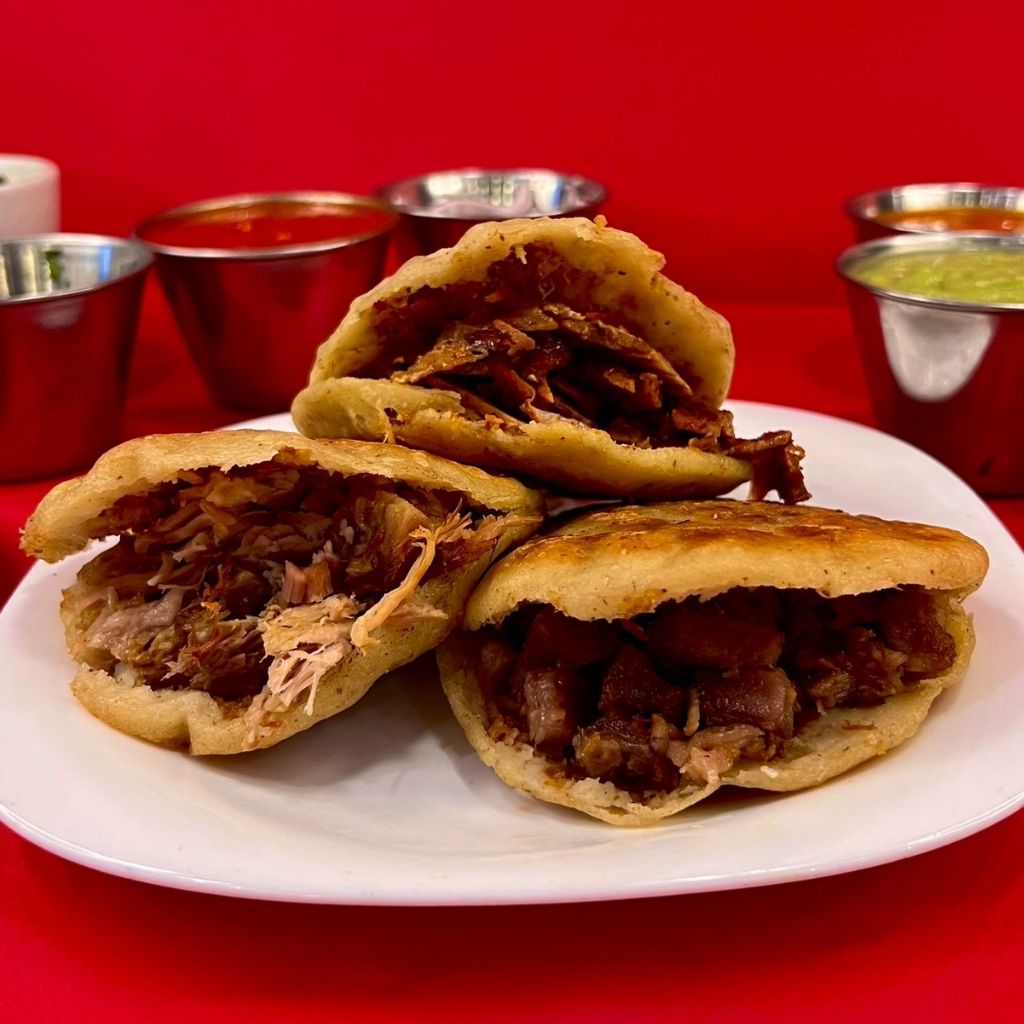 GORDITA DE COSTILLA.