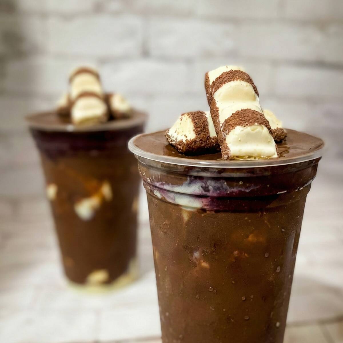 Leite condensado, leite em pó, creme de avelã e Kinder Bueno