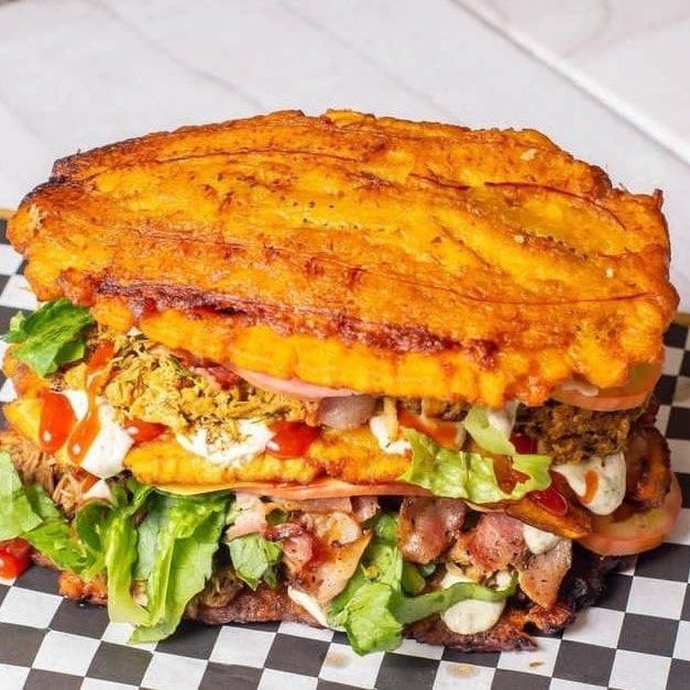 Patacón de Pollo