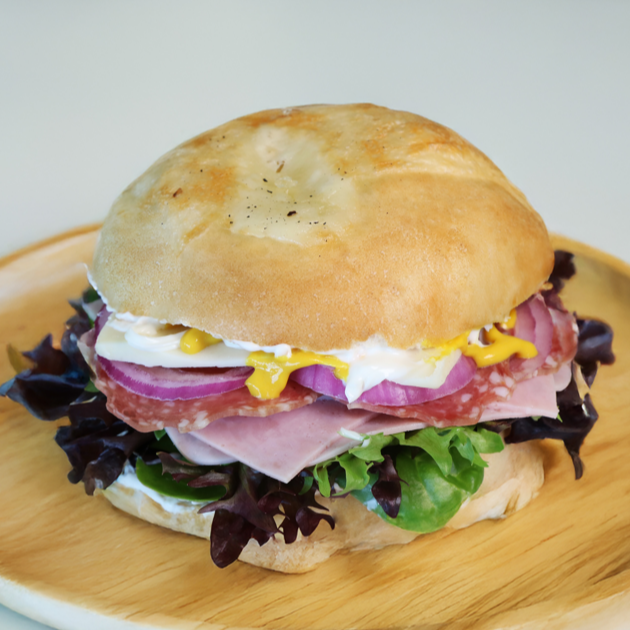 Baggel de Carnes Frias 🥯
