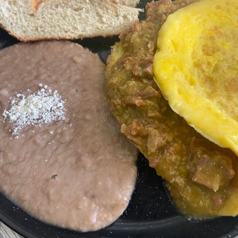 Omelette con Chicharrón Verde