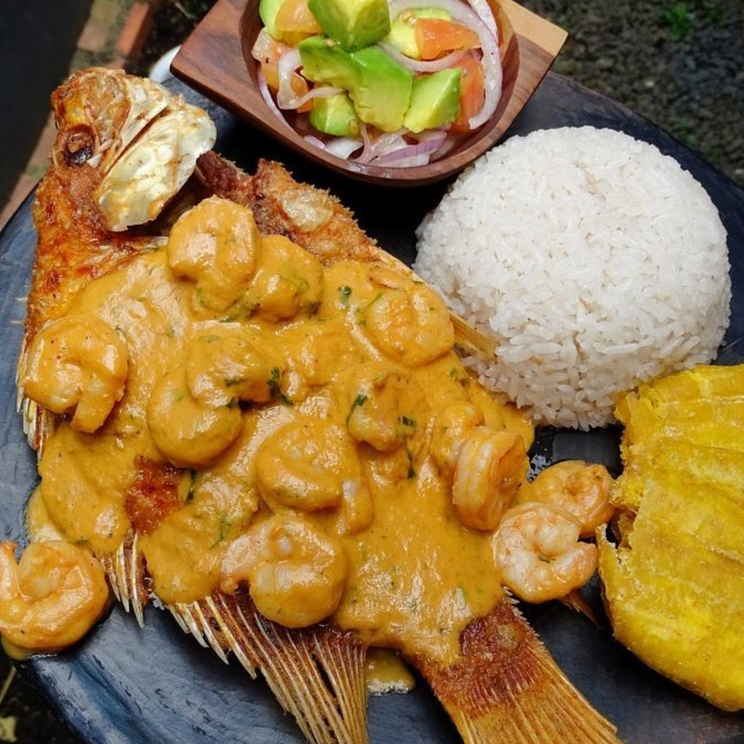 Mojarra en Salsa de Camarones
