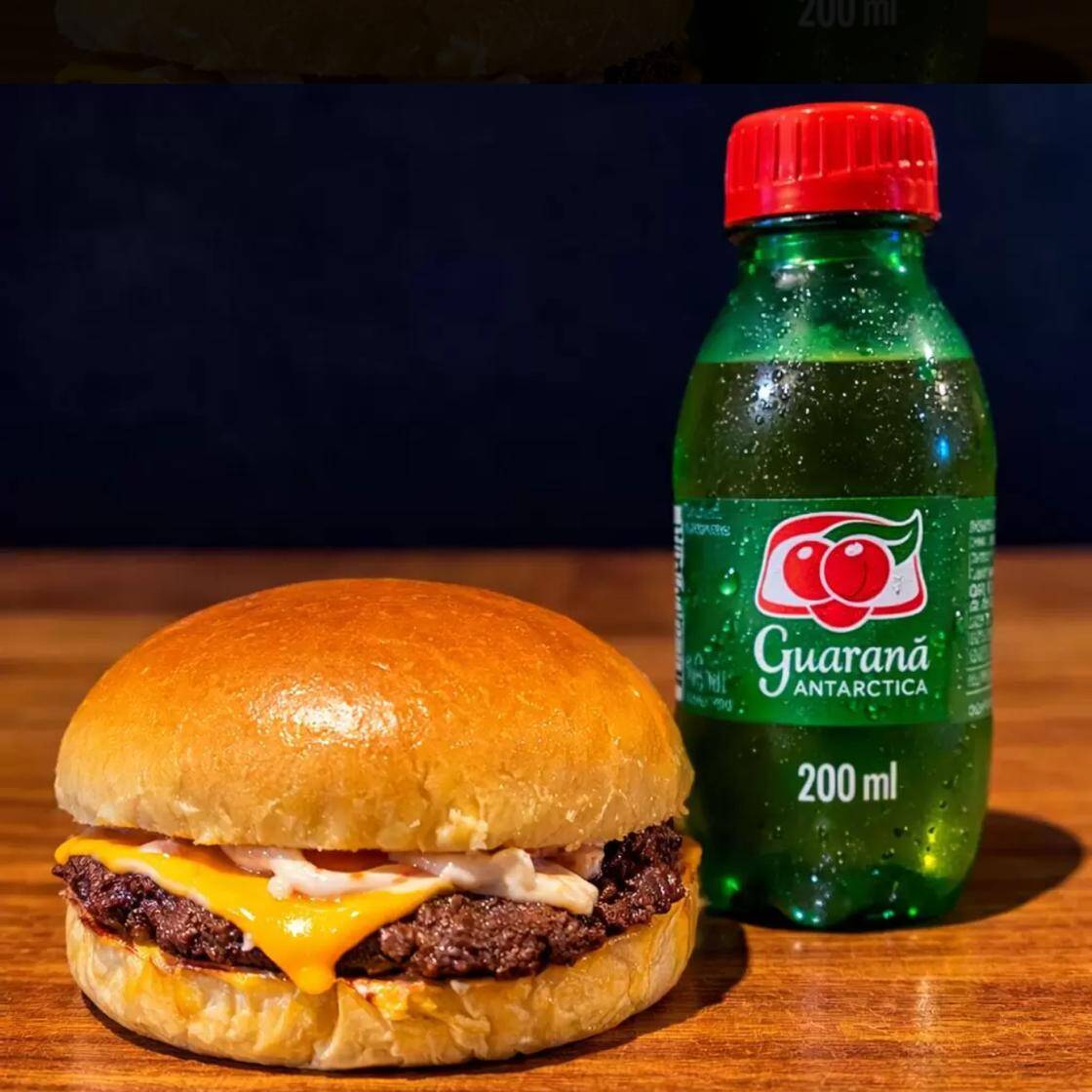 Pão Brioche, Hambúrguer Artesanal 100g, Cheddar Cremoso, Acompanhada com Delicioso Baconese. + 1 Guaraná 200 ml.