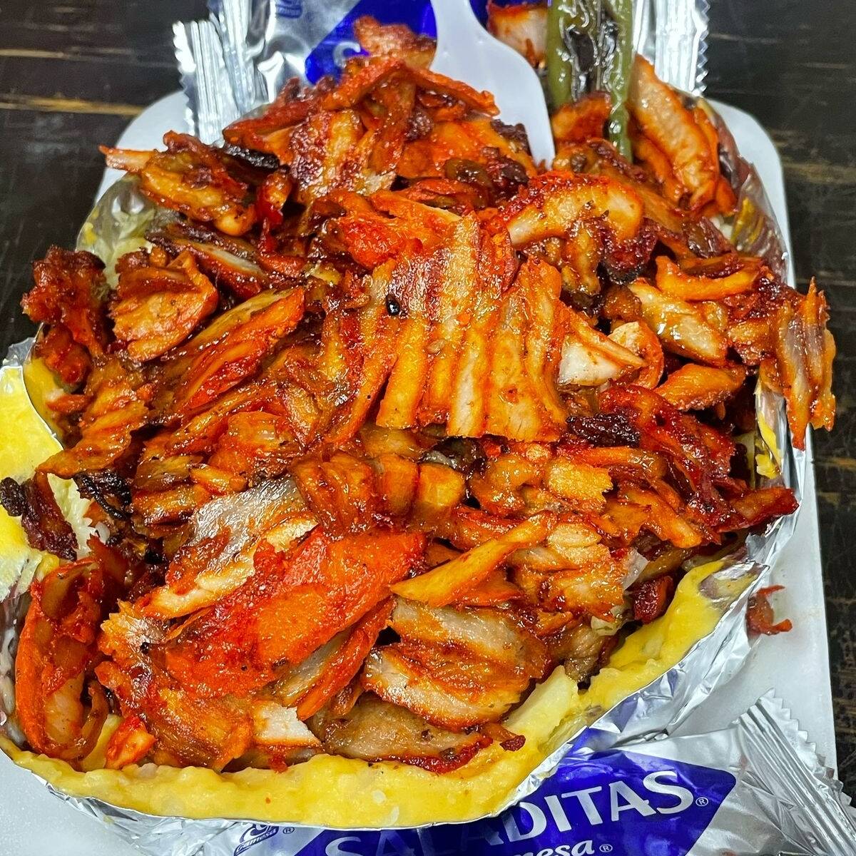 1 salchicha con trompo + 1 papa asada con trompo