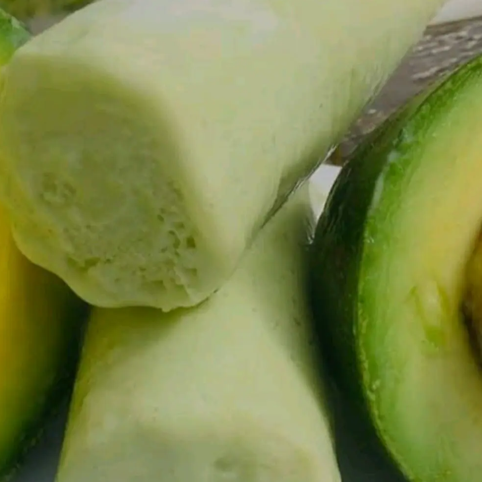 Geladinho gourmet de abacate bem cremoso feito com a fruta