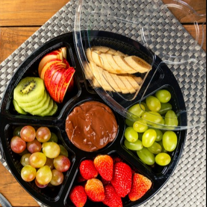 Delicioso chocolate derretido com frutas fresquinhas para aquecer suas noites frias!!!
Frutas : morango, banana, kiwi e uva.