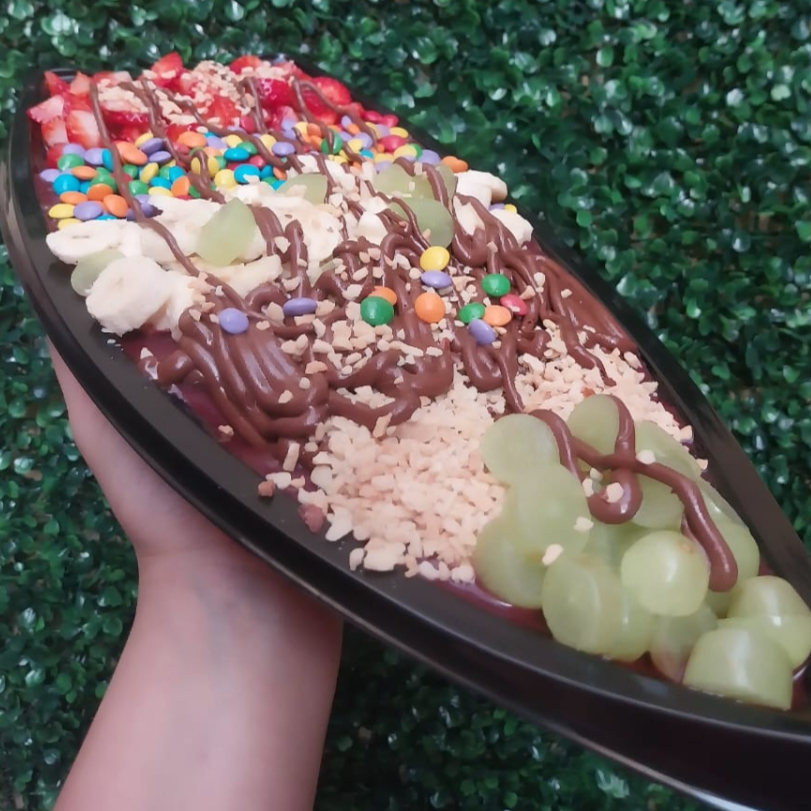 Barca tamanho M com Açaí + 6 Acompanhamentos a sua escolha. Aproveite essa Delícia! Obs: Aproximadamente 1 Litro de Açaí